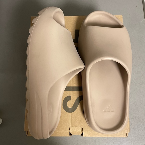 Yeezy Shoes - Yeezy slide, size 8, pure
